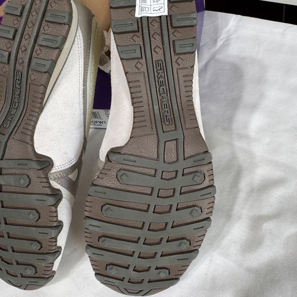 Skechers Women's 8.5 off white Point-Blank NWT - Picture 5 of 11